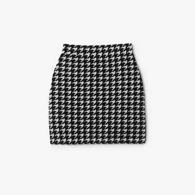 Burberry Houndstooth-pattern Mini Skirt In Black