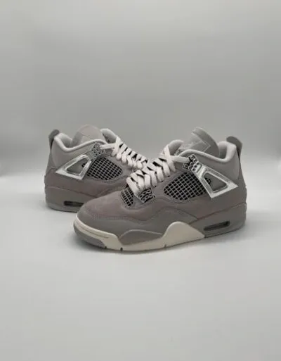 Pre-owned Jordan 4 “frozen Moments“ | Gr.43 | Aq9129-001 In Grau