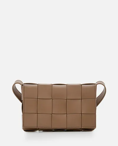 Bottega Veneta Bicolor Cassette Bag Intreccio In Marrone