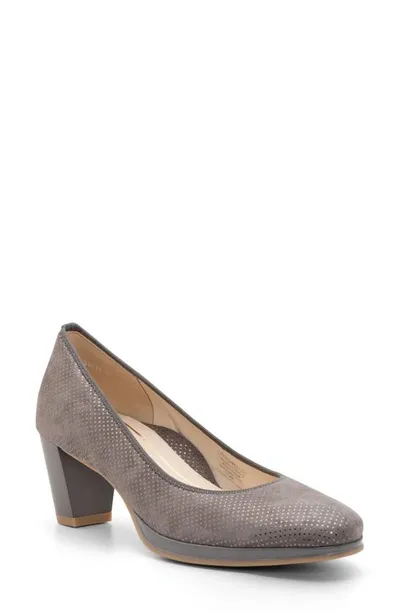 Ara Ophelia Pump In Street