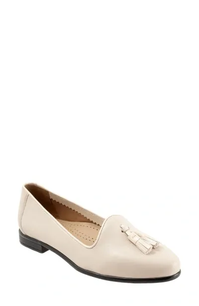 Trotters Liz Tassel Loafer In Ivory