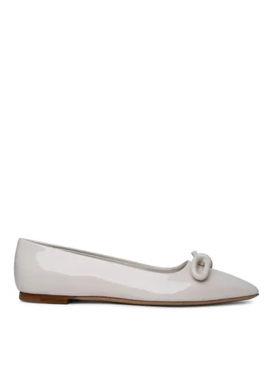 Ferragamo Patent Leather Flats In Cream