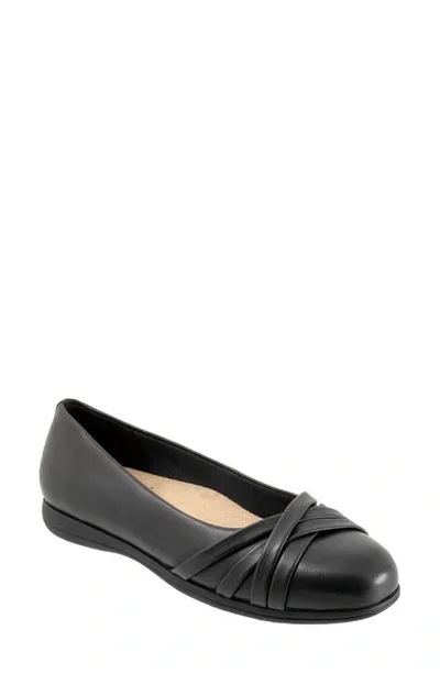 Trotters Daphne Flat In Black