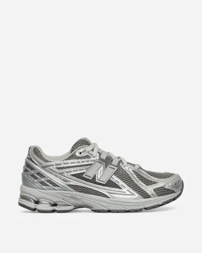 New Balance 1906r Panelled Sneakers In Grau