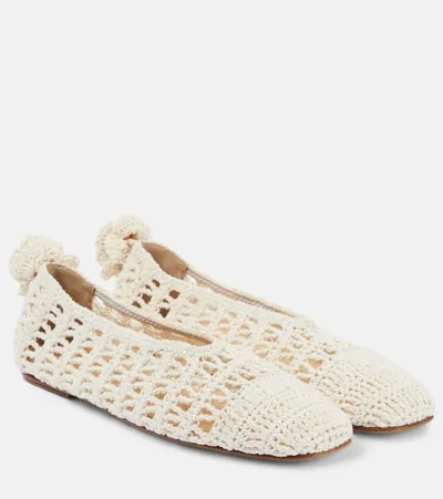 Magda Butrym Floral-appliqué Crochet Ballet Flats In Weiss