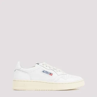 Autry Medalist Low Sneakers In Wht Wht