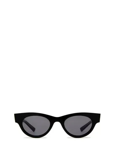 Akila Mabel Oval Frame Sunglasses In Black