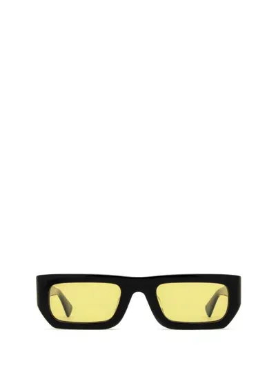 Akila Sunglasses In Black