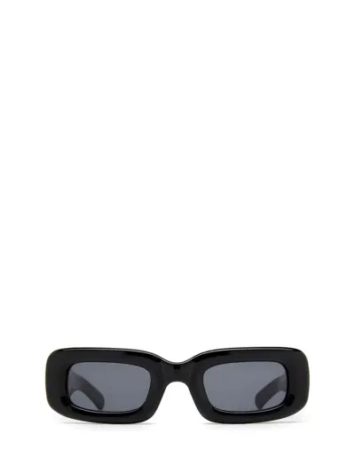 Akila Sunglasses In Black