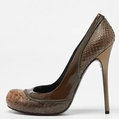 Pre-owned Alexander Mcqueen Brown/green Python And Patent Leather Round Toe Pumps Size 38.5