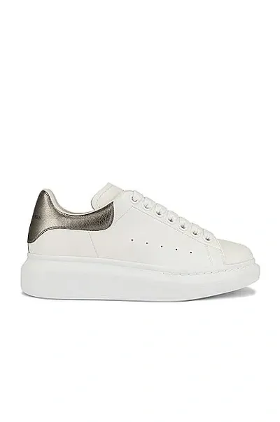 Alexander Mcqueen Leather Platform Sneakers In White & Grey