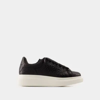 Alexander Mcqueen Oversized Sneakers In Black