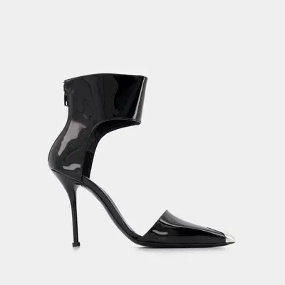 Alexander Mcqueen Sandals In Black