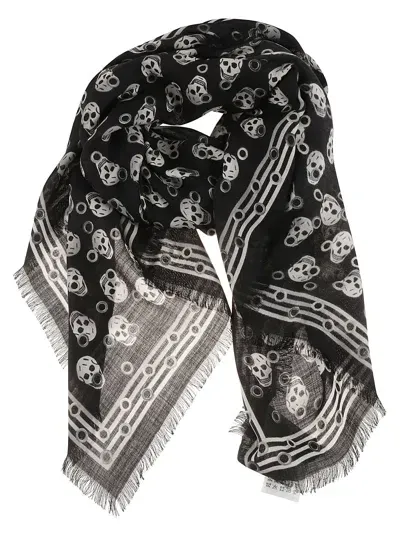 Alexander Mcqueen Skull Fringed Edge Scarf In Black/ivory