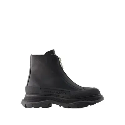 Alexander Mcqueen Tread Slick Leather Boots In Black