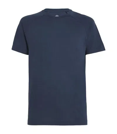 Alo Yoga Triumph T-shirt In Navy