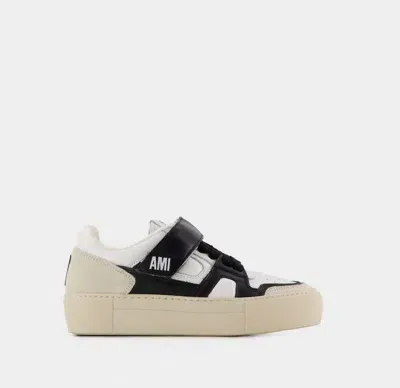 Ami Alexandre Mattiussi Ami Paris Low-top Adc Sneakers In Multicolor