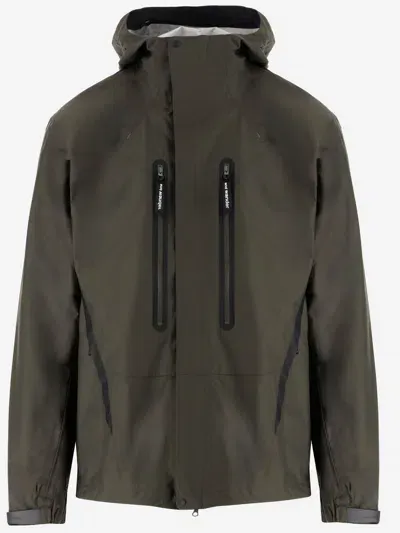 And Wander 2.5l Hiker Raincoat In Black