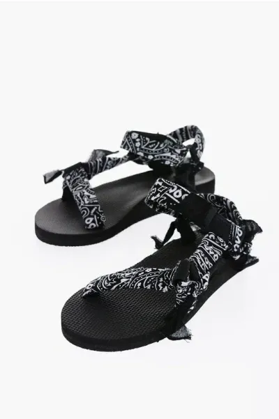 Arizona Love Trekky Low Sandals With Bandana Pattern In Black