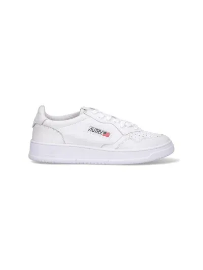 Autry Medalist Low Man Sneakers In White