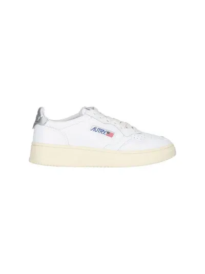 Autry Medalist 01 Low Sneakers In Wht/silver