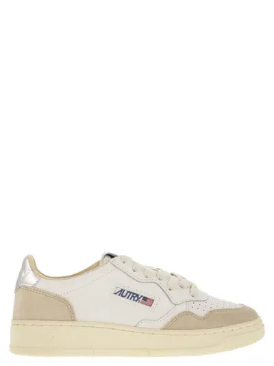 Autry Medalist Low - Leather Sneakers In White/silver