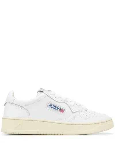 Autry Medalist Low Leather Sneakers In White