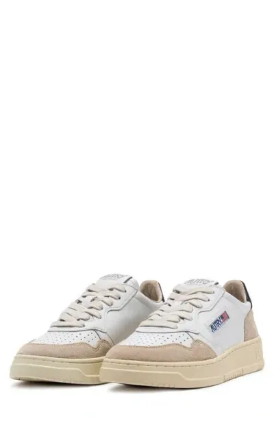 Autry Medalist Low Sneaker In Leather/suede White/black