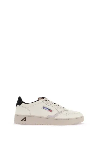 Autry Medalist Low Sneakers In White/black