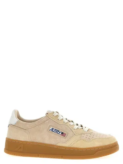 Autry Medalist Low Sneakers In Sand/ecru