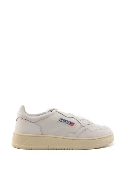 Autry Medalist Low Sneakers In Goatskin In White