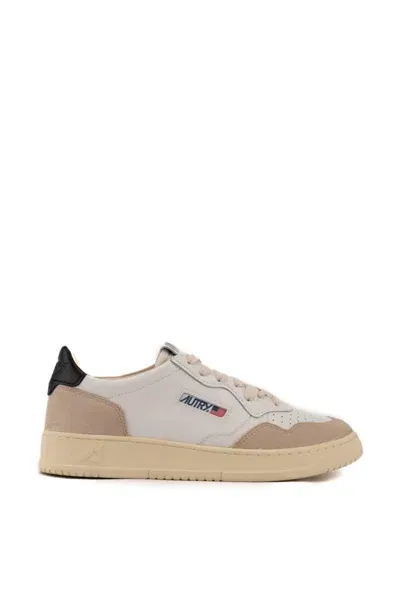 Autry Medalist Low Sneakers In Leather And Suede In White/black