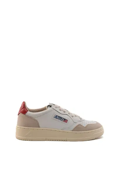 Autry Medalist Low Sneakers In White/red Leather And Suede In Weiss