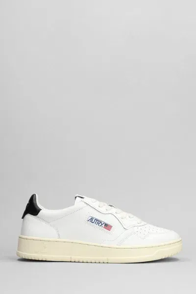 Autry Medalist Low Sneakers In White