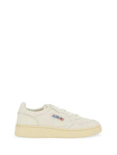 Autry Medalist Low Sneakers In White