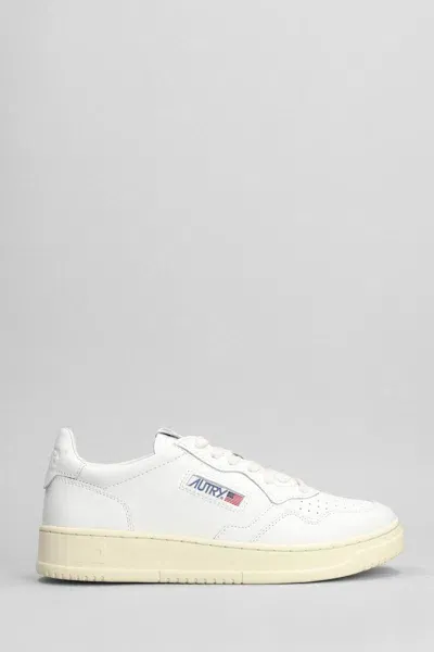 Autry Medalist Sneakers In White