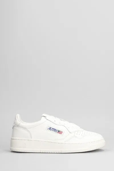 Autry Medalist Low Sneakers In White