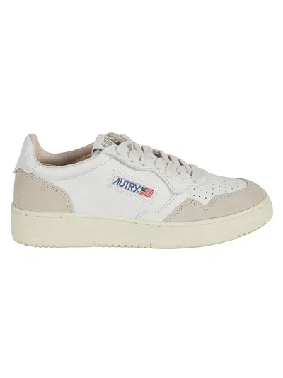 Autry Medalist Low Sneakers In White