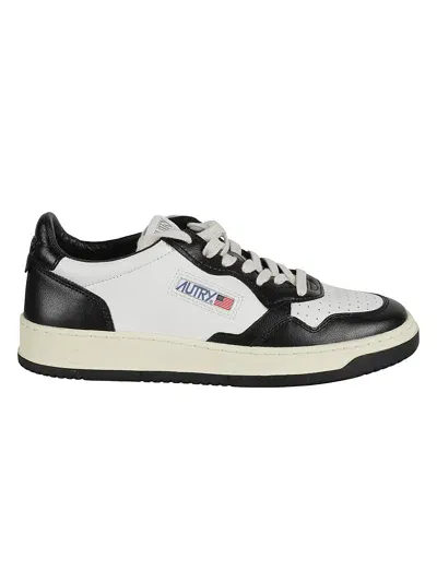 Autry Medalist Low Sneakers In White/black