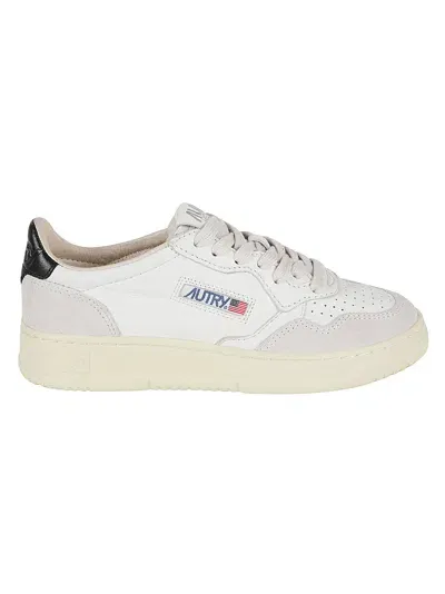 Autry Medalist Low Sneakers In White