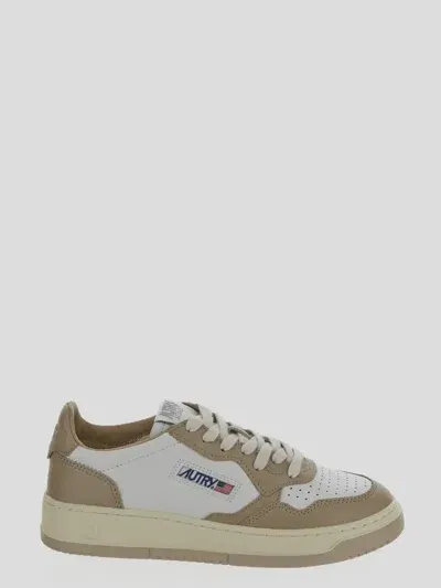 Autry Medalist Low Sneakers In Wht/wht Pep