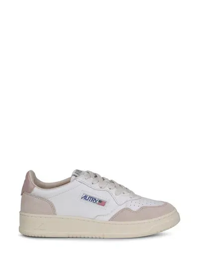 Autry Medalist Low-top Sneakers In Wht/pow