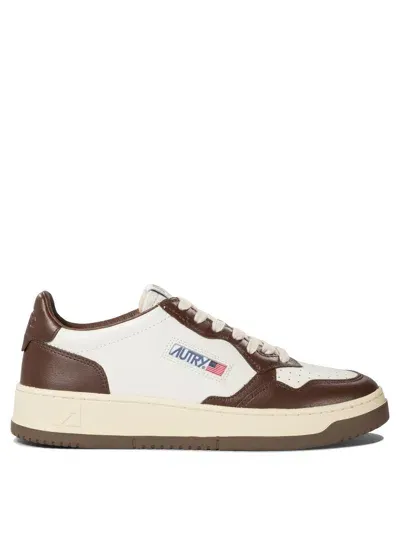 Autry Medalist Low Sneaker In White/olive