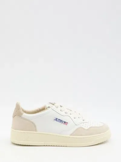 Autry Medalist Sneakers In White