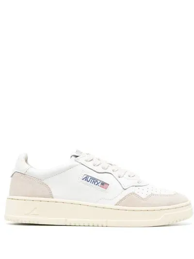 Autry Medalist Sneakers Shoes In White