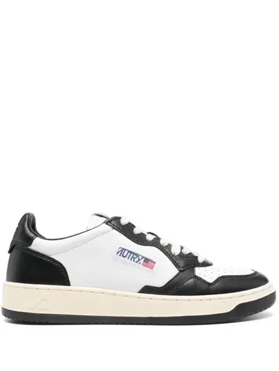 Autry Medalist Sneakers In White