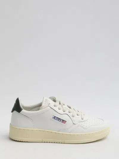 Autry Medalist Sneakers In White