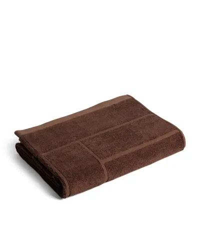 Baina Jacquard Tile Greenwich Bath Towel In Brown