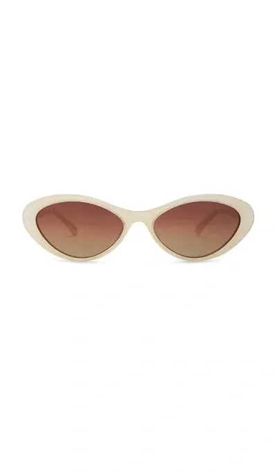 Banbe The Ferragni Sunglasses In Cream