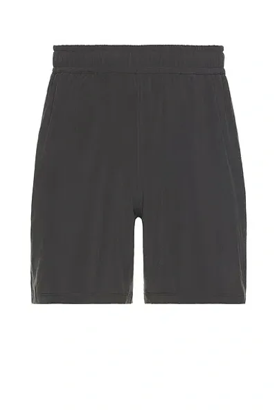 Beyond Yoga Pivotal Performance Short Unlined In Graphite